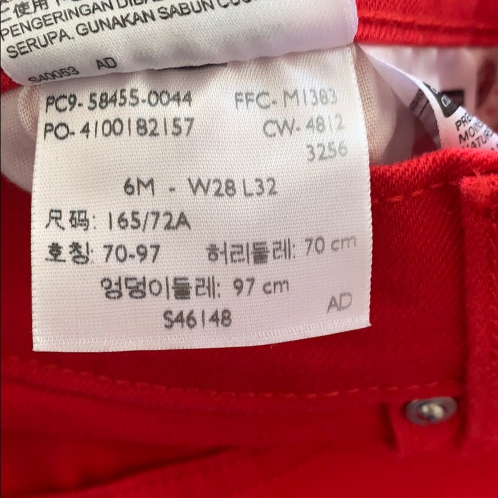 ☘️NWOT ☘️Red LEVIS size 6M W28L32 - Picture 12 of 15